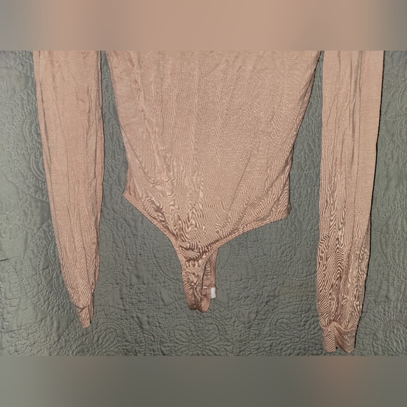 Lulu’s V-Neck, Balloon Sleeve, Long sleeve bodysuit, size S - Picture 4 of 8